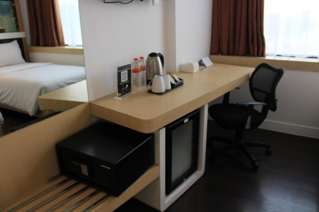Brits Hotel Karawang Εξωτερικό φωτογραφία