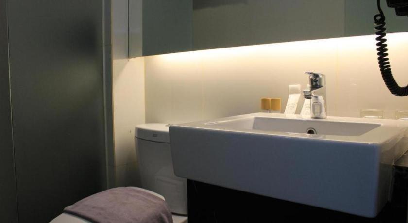 Brits Hotel Karawang Εξωτερικό φωτογραφία