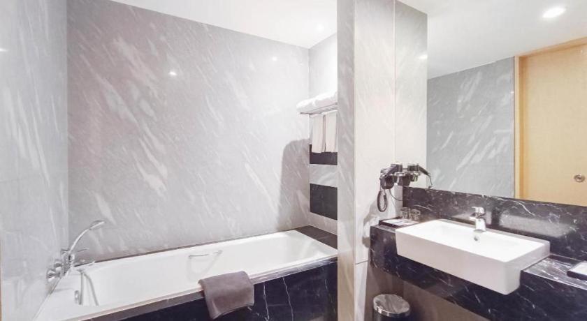 Brits Hotel Karawang Εξωτερικό φωτογραφία
