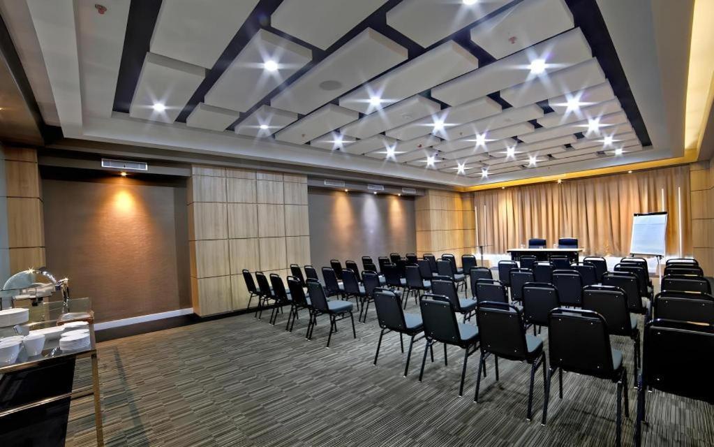 Brits Hotel Karawang Εξωτερικό φωτογραφία